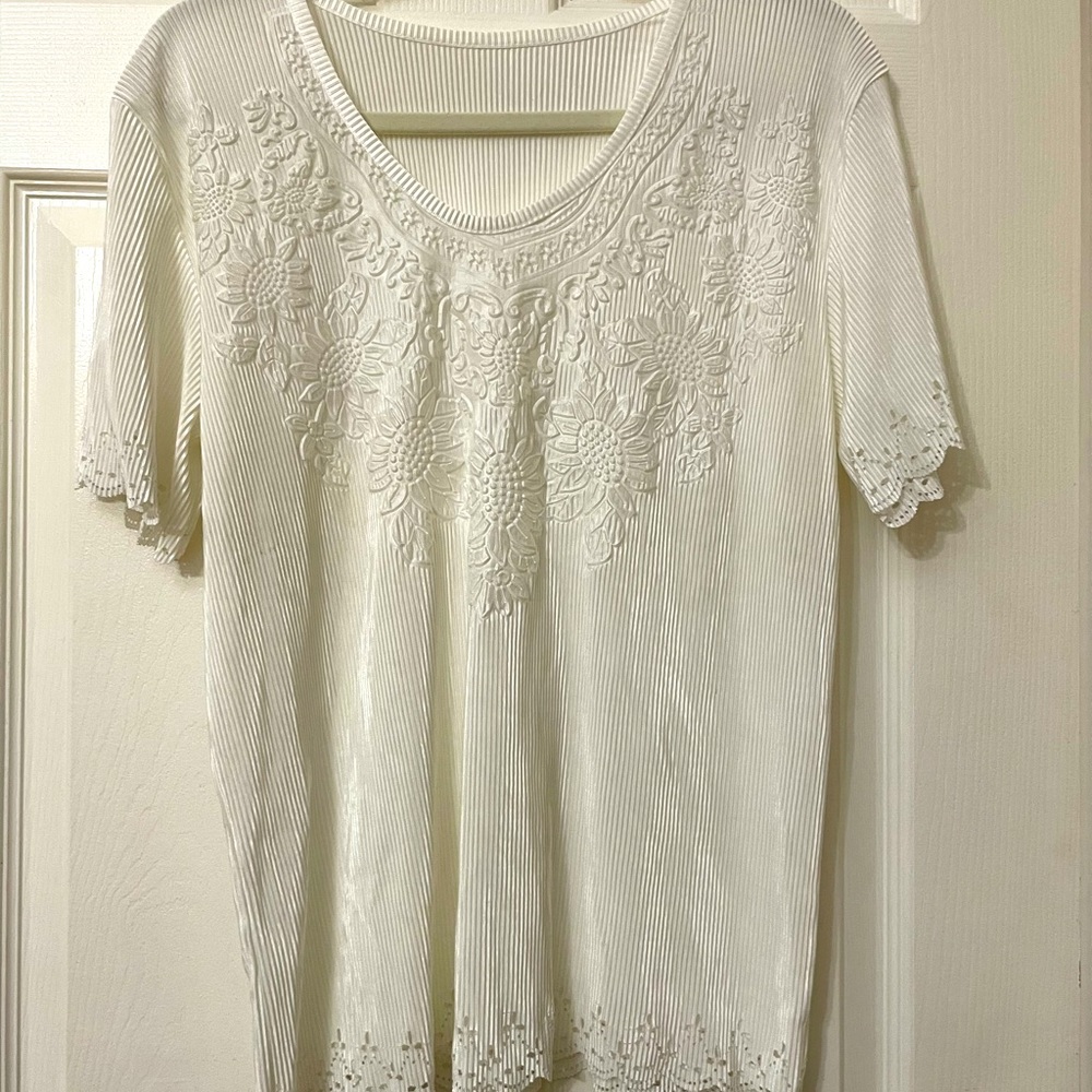 Vintage delicate pattern T-shirt